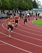 Johannes kiihdyttää 200 metrin lähdössä iisalmen 16-17-vuotiaiden SM-kisoissa.